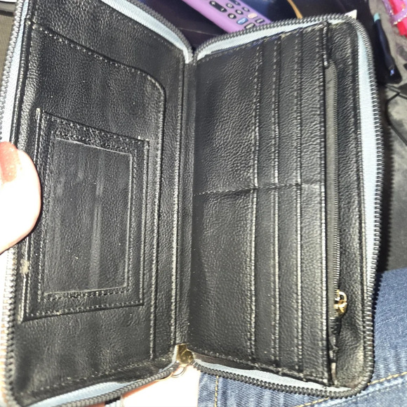 Betsey Johnson Blue Faux Leather Heart Stitched Zip Around Wallet/Wristlet - Picture 5 of 12